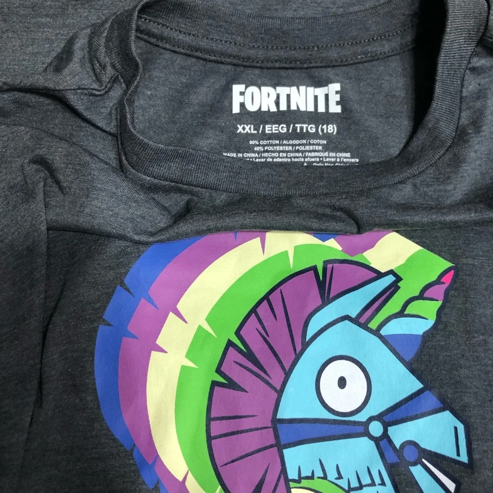 Fortnite Logo Bash Unillama boy’s crewneck short sleeves t-shirt. Size XXL(18)